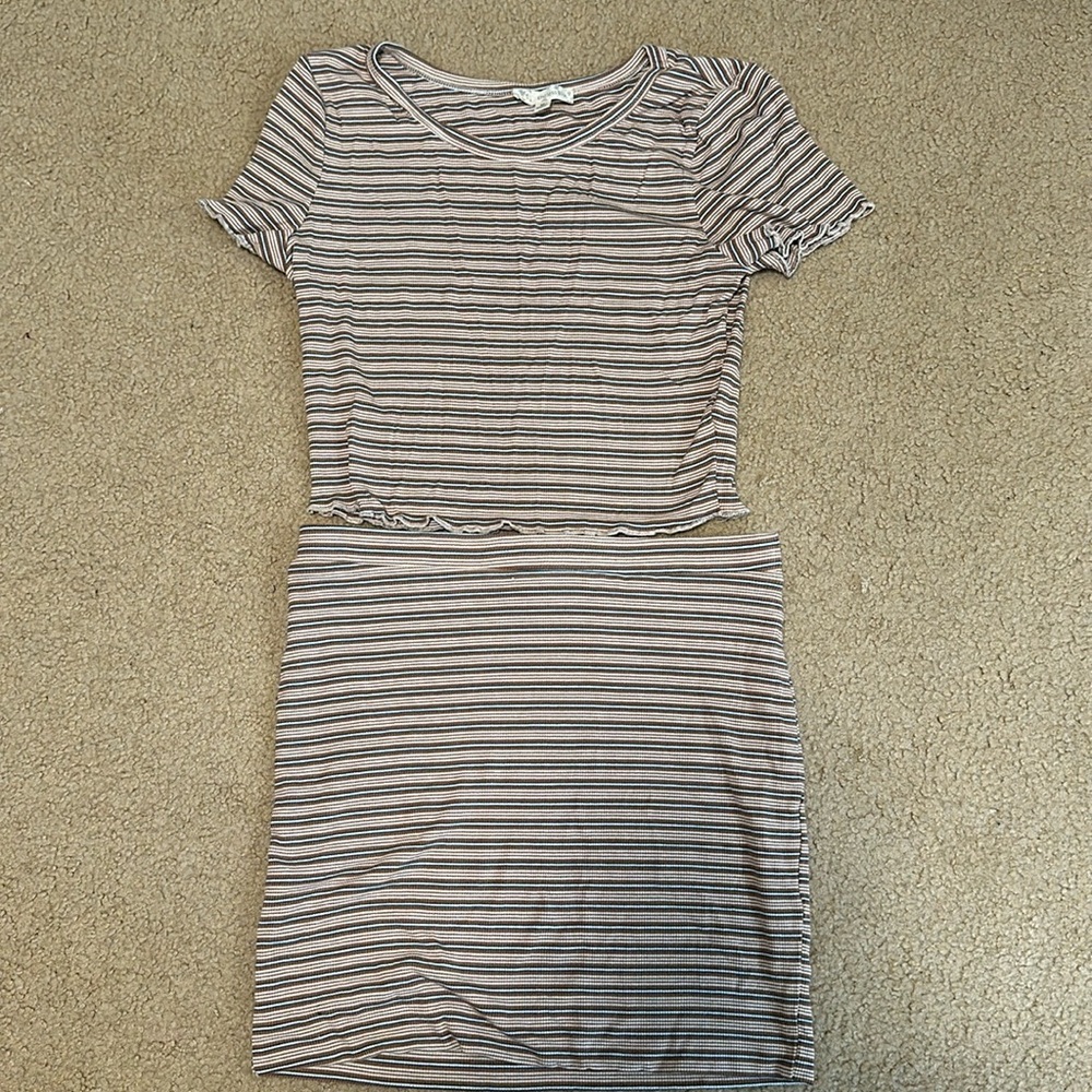 NWOT fitted shirt/skirt set sz.M